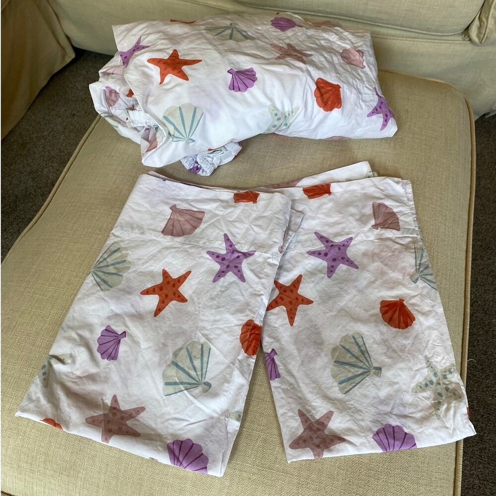 Crate and Barrel Kids Seashell Queen Fitted Sheet and 2 Standard Pillowcases